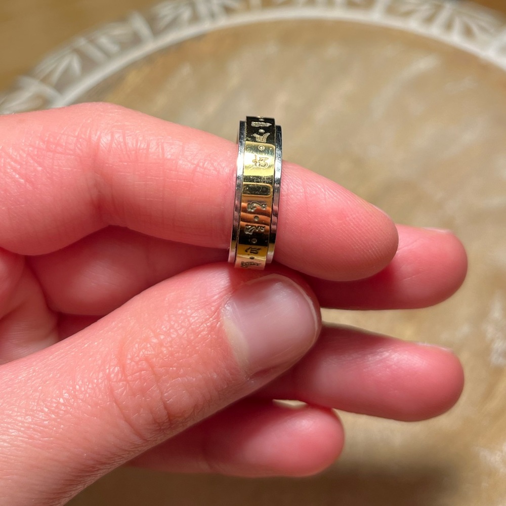 Fidget Spinner Symbol Ring - Picture 4 of 12